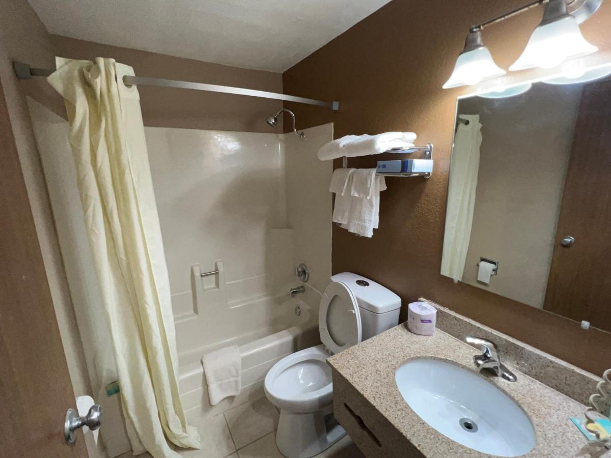 Dickinson Inn Екстер'єр фото